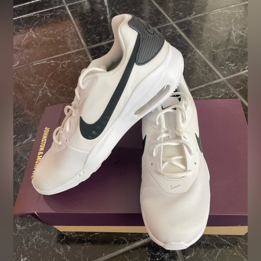 Mens White and black Nikes